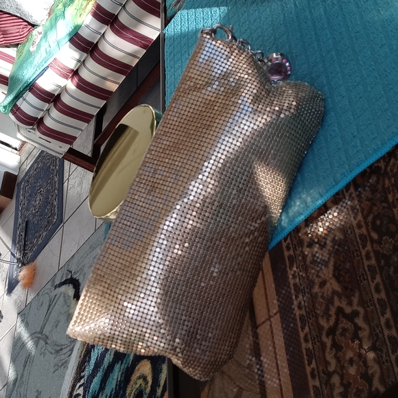 Guess Mesh Cosmetic Case - Picture 3 of 12